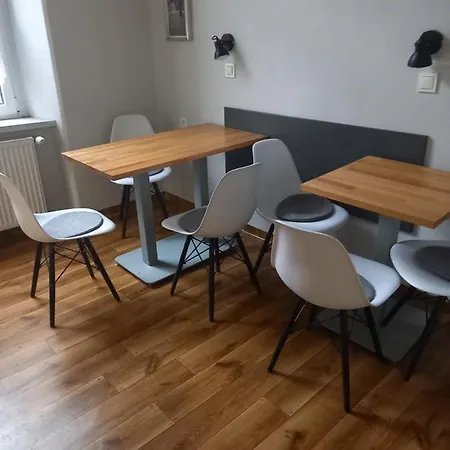 旅馆 游隼客房及公寓酒店 *